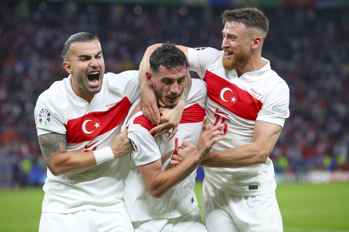 包含荷兰逆转土耳其，成功晋级下一阶段预选赛的词条