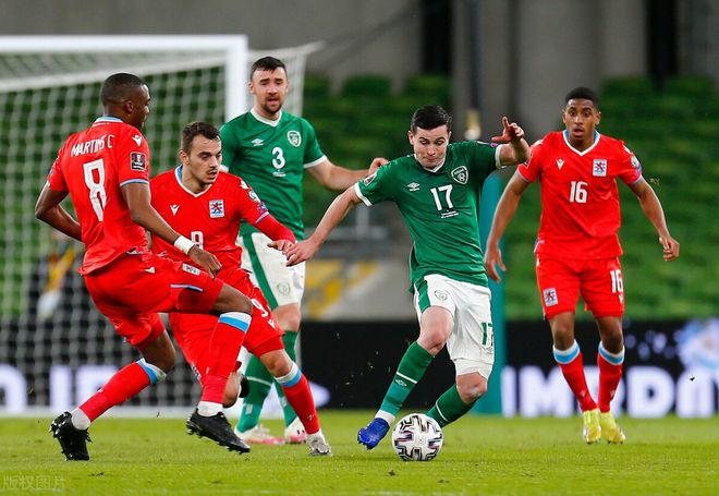 关于瑞士队险胜爱尔兰，士气高涨晋级前景的信息