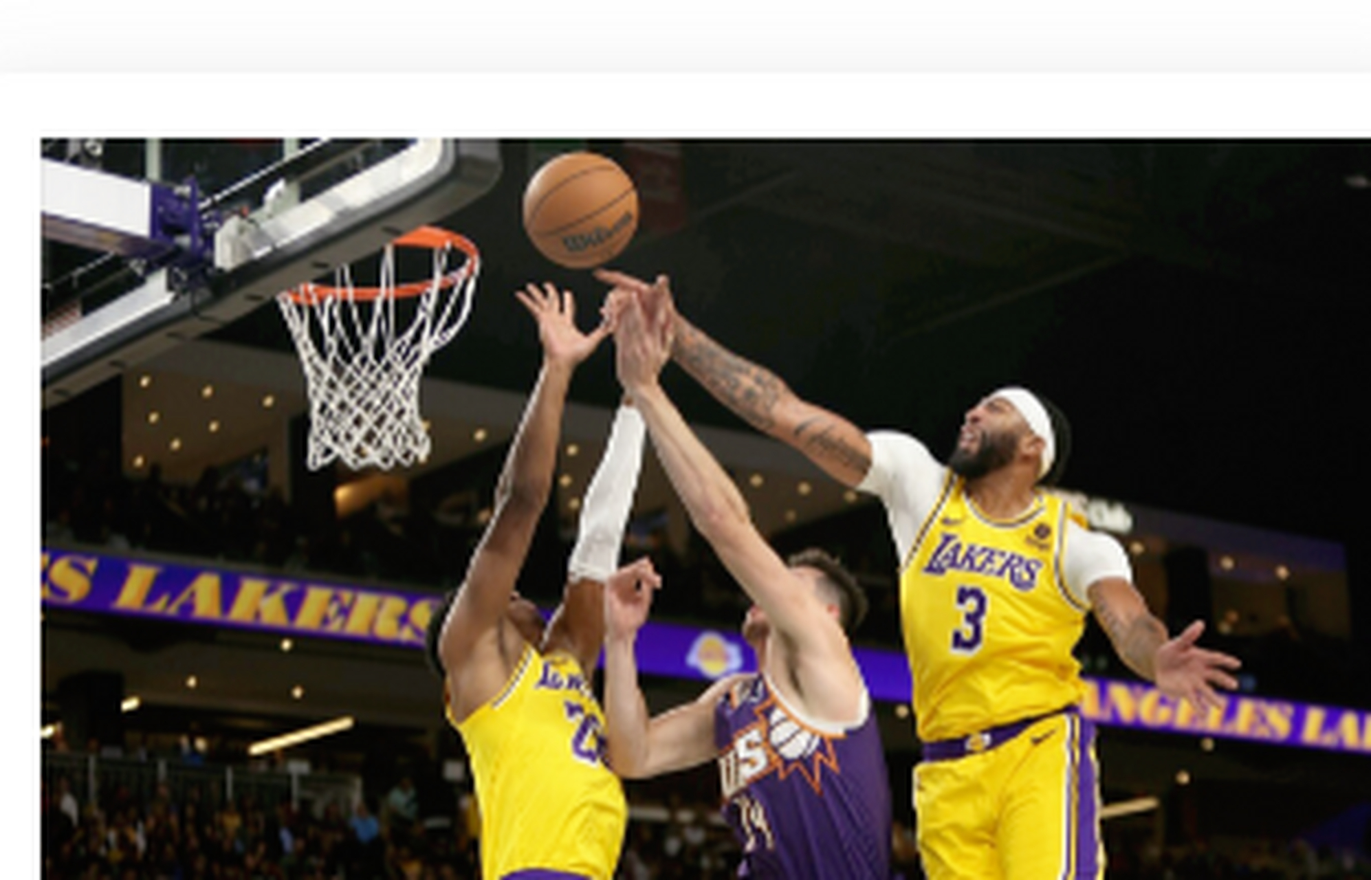 FB体育APP-尼克斯主场击败湖人，东区半决赛晋级