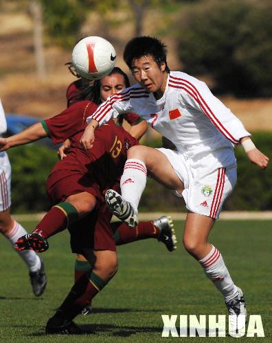 女子足球联赛中,中国球队风采依旧 女子足球联赛中,中国球队风采依旧