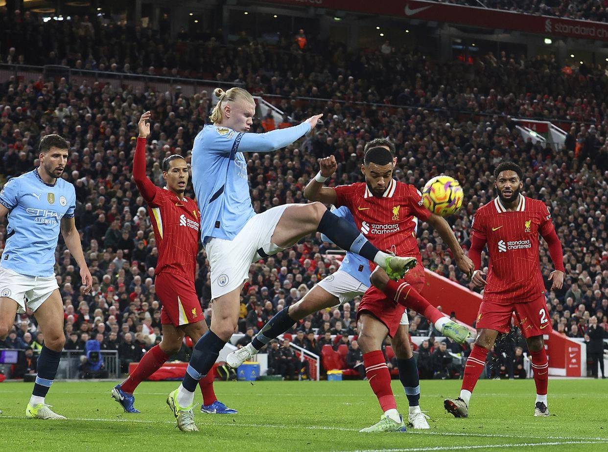 曼城大胜，重返英超争冠行列的简单介绍