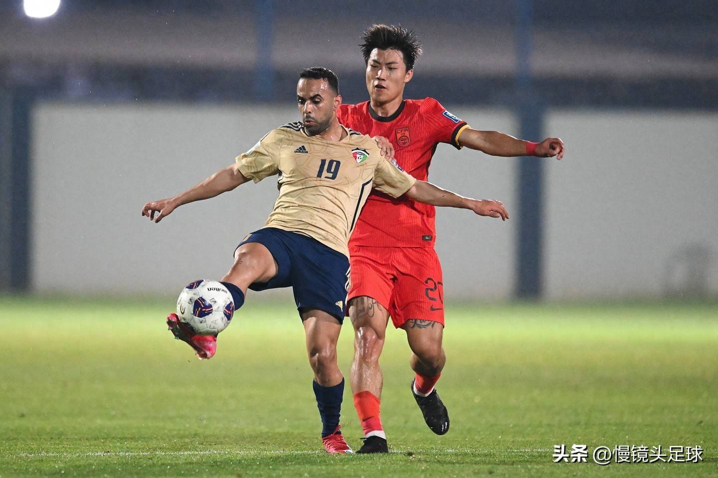 关于亚洲足球赛事再度受到延期影响，球员们备战中断的信息