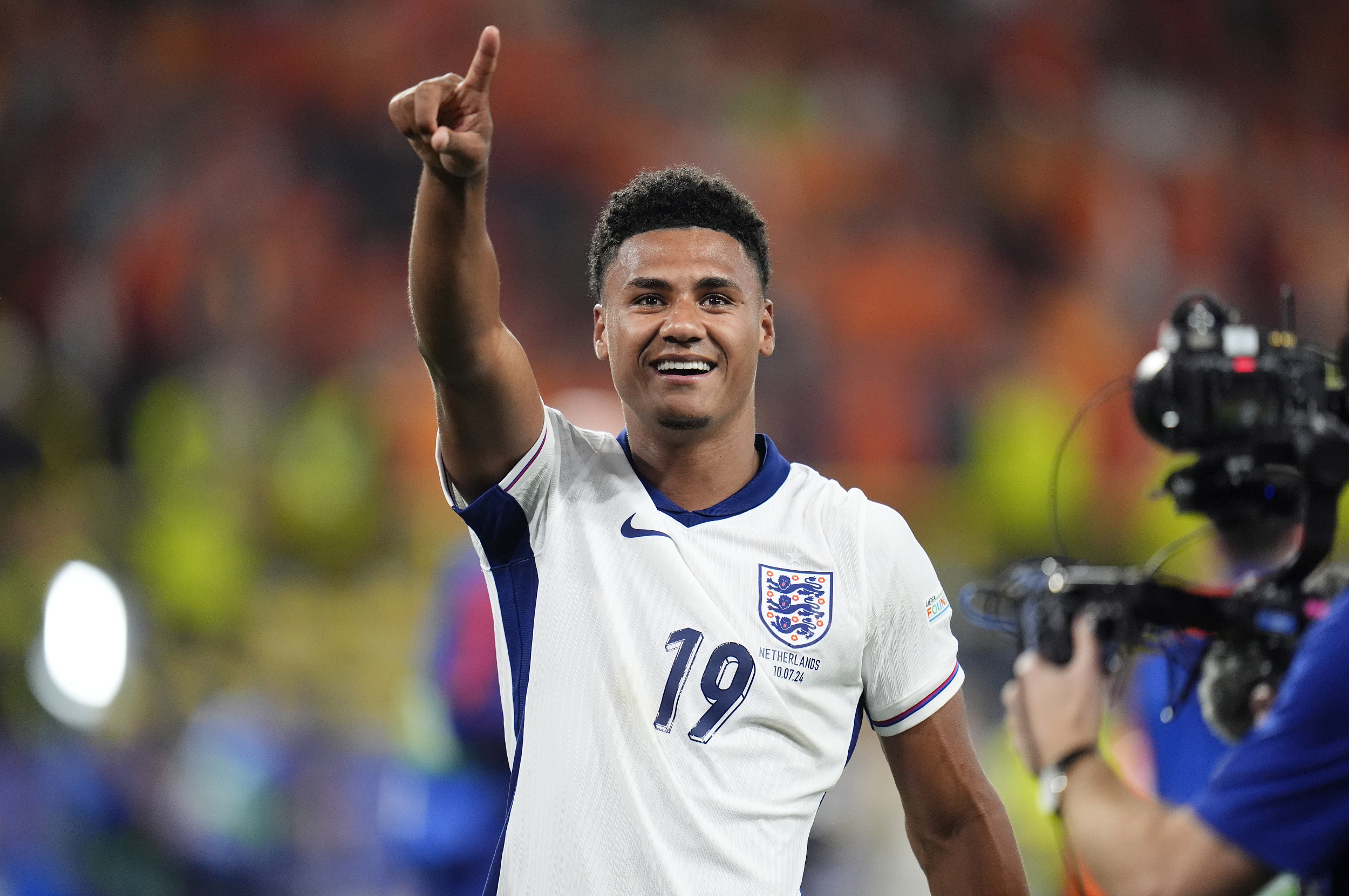 荷兰队斗志昂扬，成功杀出重围