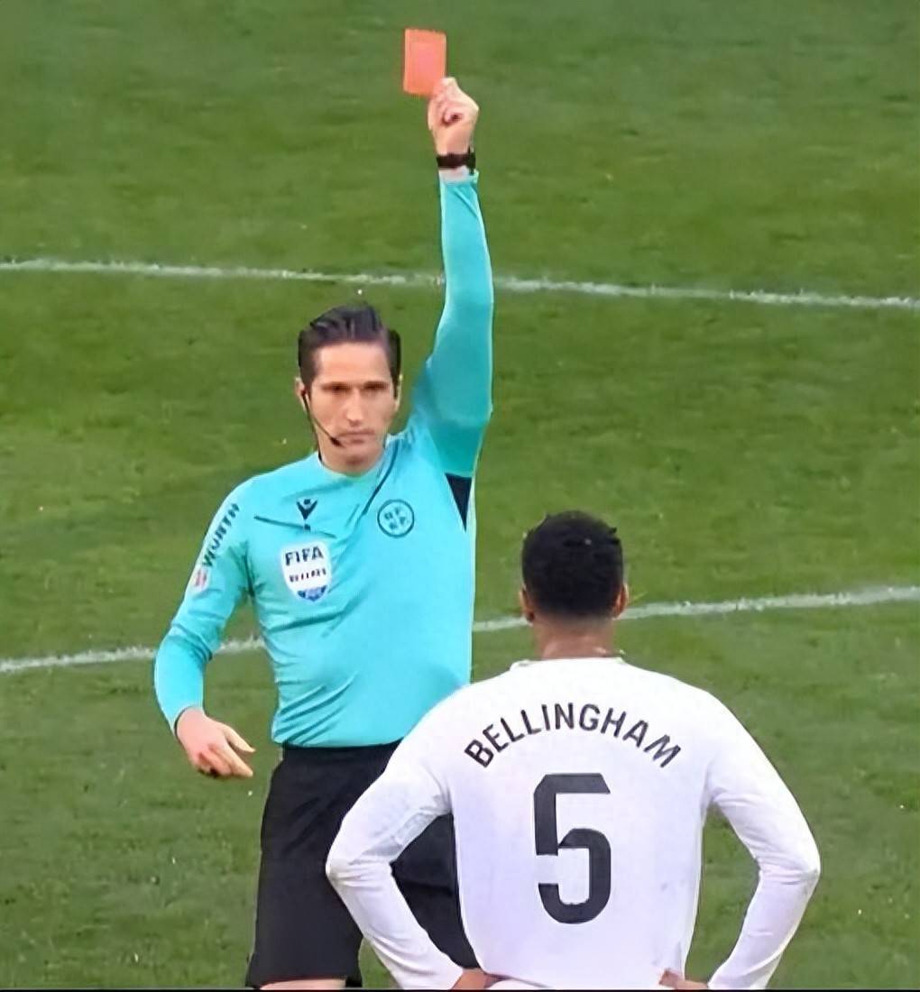 关于欧国杯比赛争议不断，裁判表现备受质疑的信息