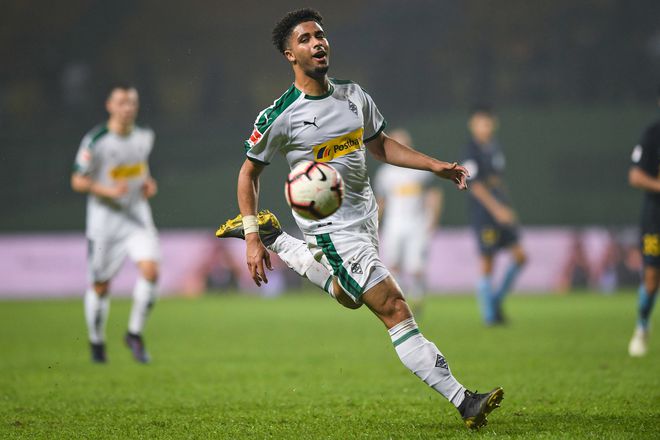 沙尔克客场平局，保持不败战绩