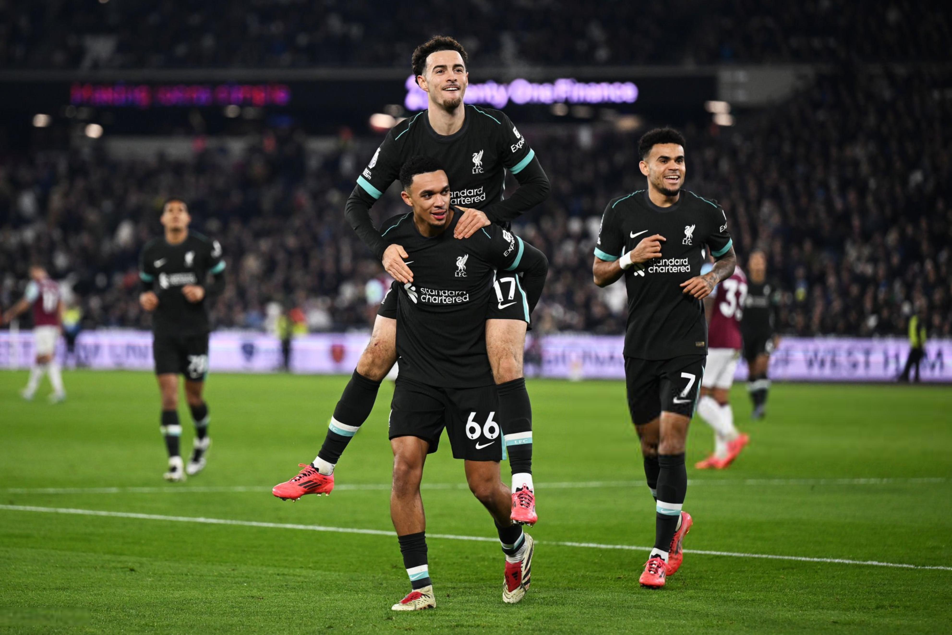 利物浦豪取胜仗：主场佳绩，领跑榜首