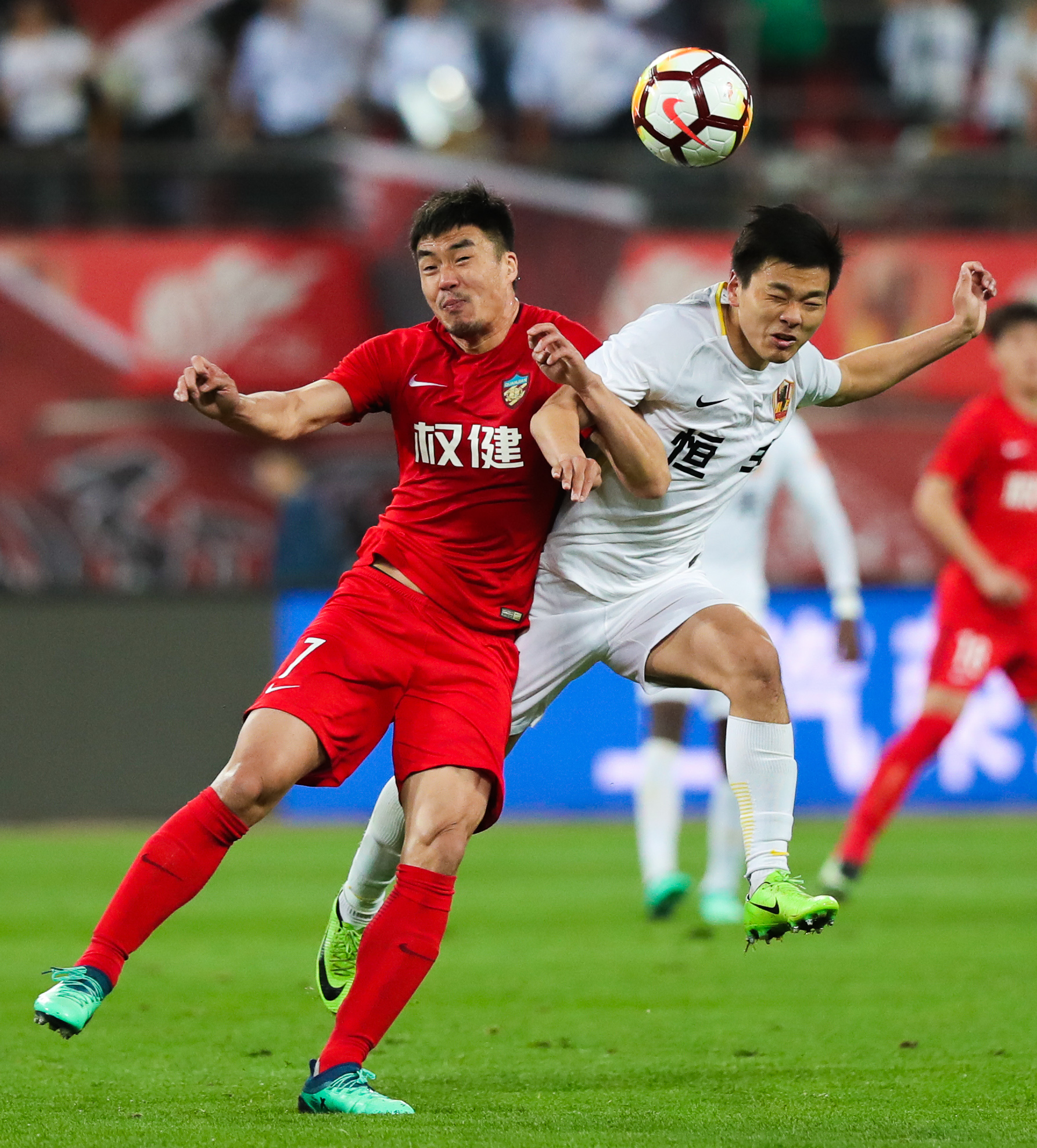 关于广州富力客场搏杀贵州恒丰智诚，险胜脱降的信息