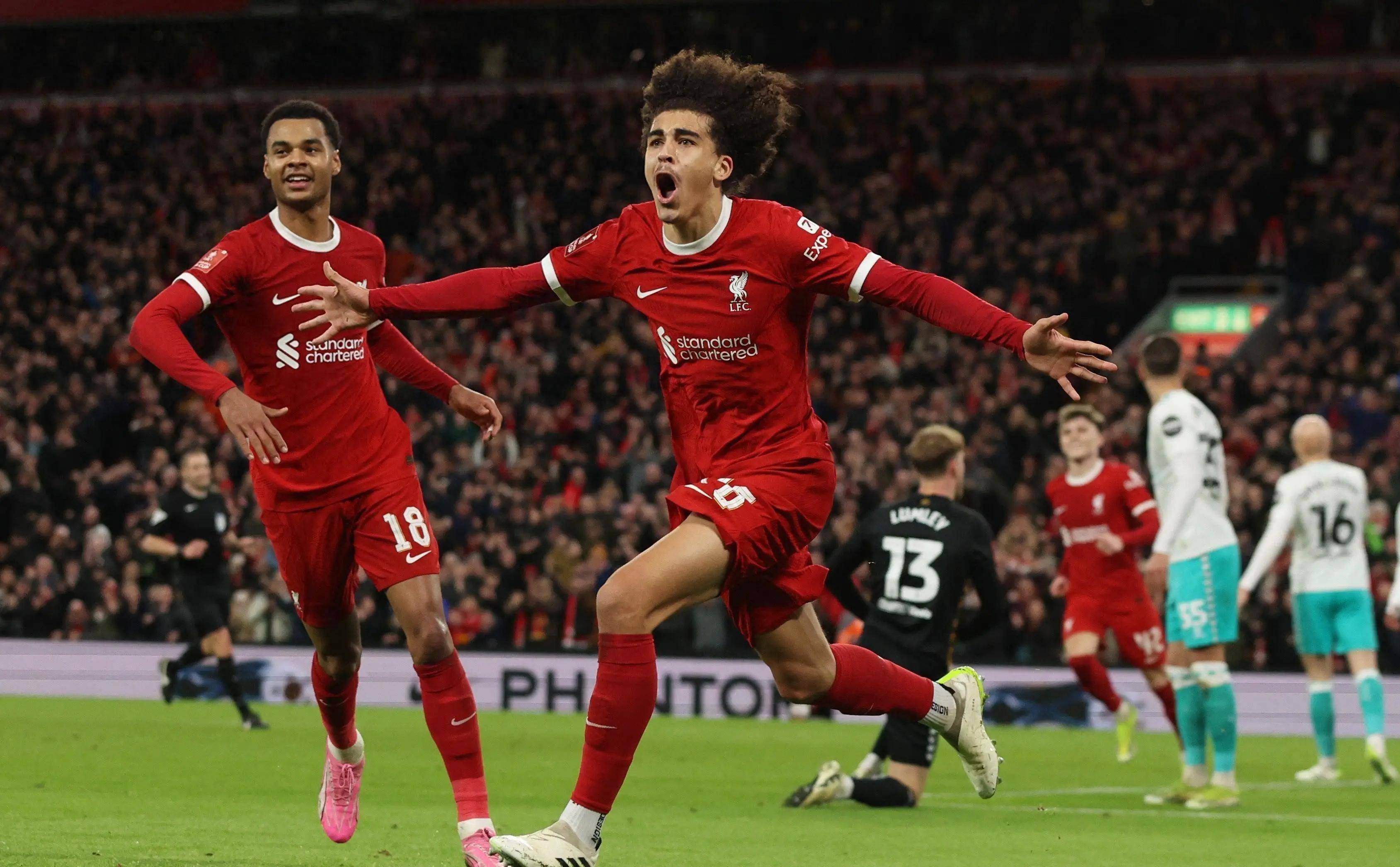 利物浦主场逼平阿斯顿维拉，领先优势缩小