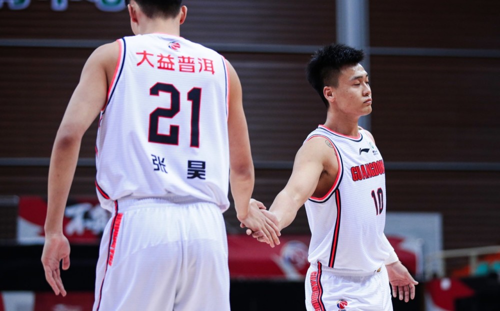 FB体育APP-包含天津渤海队员表现抢眼，助球队成功卫冕！的词条