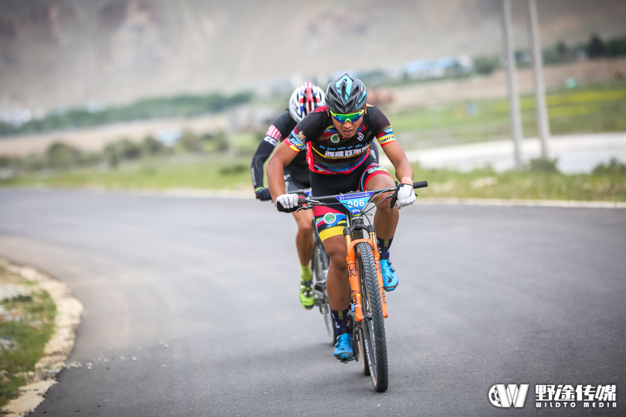 包含天津渤海队员表现抢眼，助球队成功卫冕！的词条