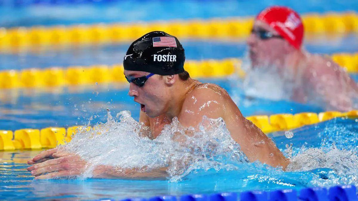 美国游泳队在接力赛中取得胜利