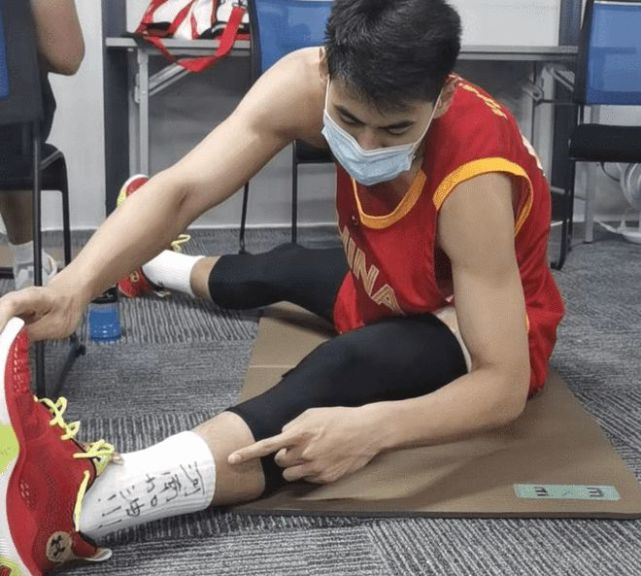 球员摆脱困境，努力实现突破