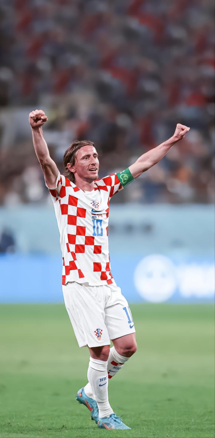 克罗地亚队客场搏斗，意志昂扬不屈服