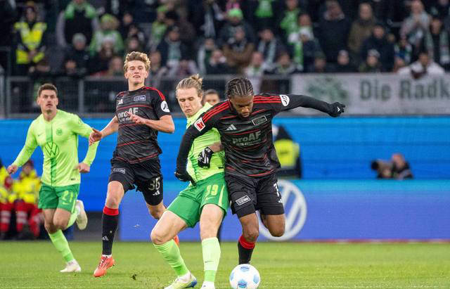 关于沃尔夫斯堡主场大胜,稳固联赛前列位置的信息 关于沃尔夫斯堡主场大胜,稳固联赛前列位置的信息