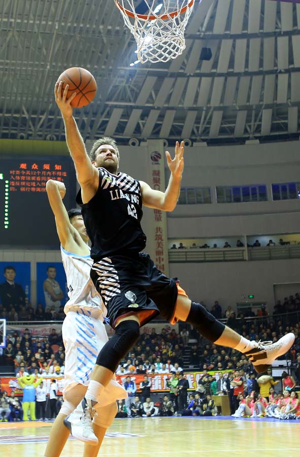 尼克主场力克国王，兰多夫砍下27分表现抢眼