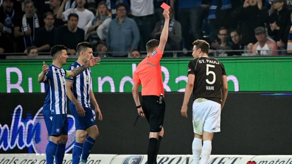 汉堡中场组织出色,助球队获得关键胜利 汉堡中场组织出色,助球队获得关键胜利