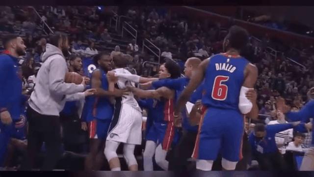 活塞凭借末节发力，战胜魔术