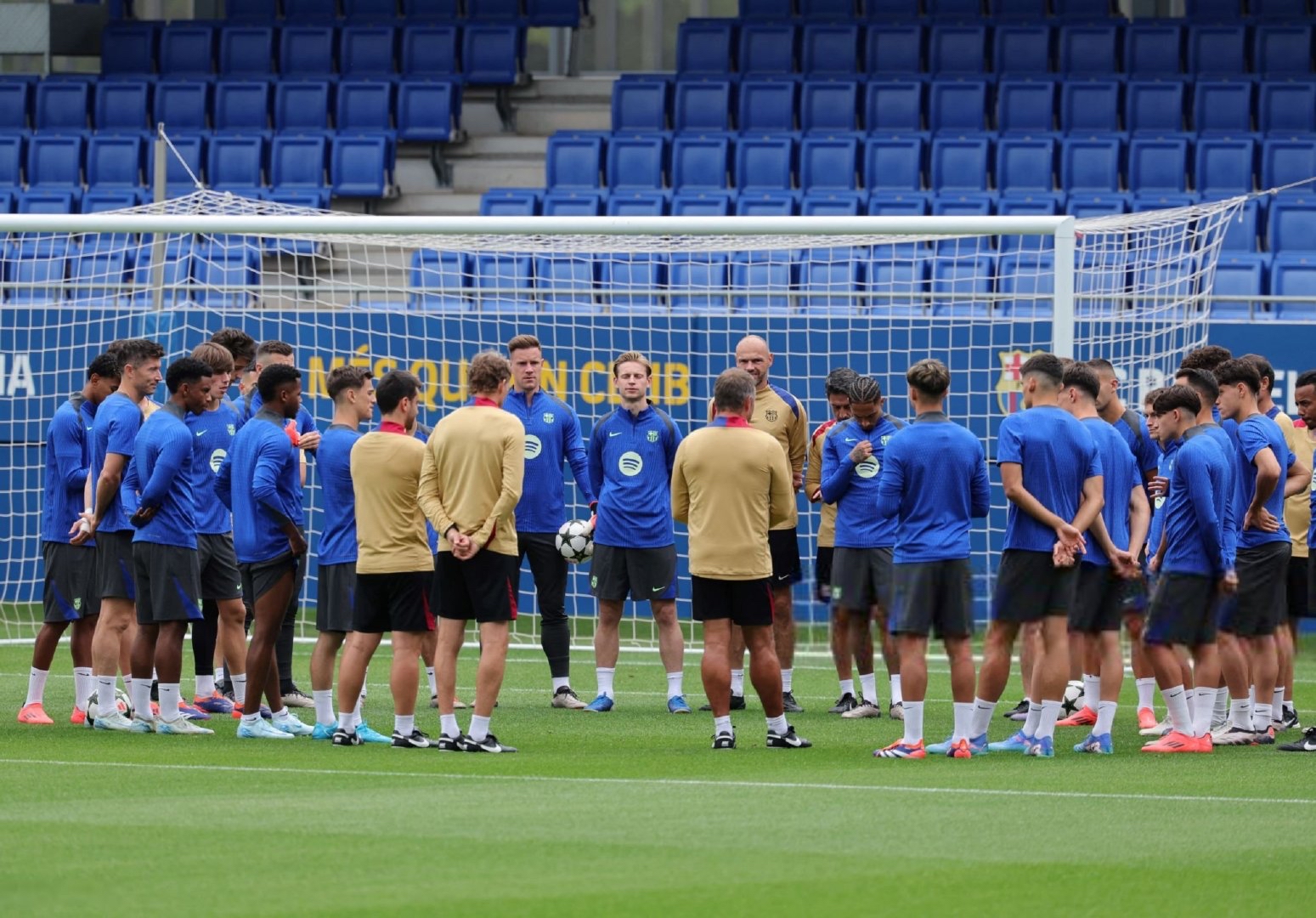 巴萨球员受伤消息传来，球队备战受影响