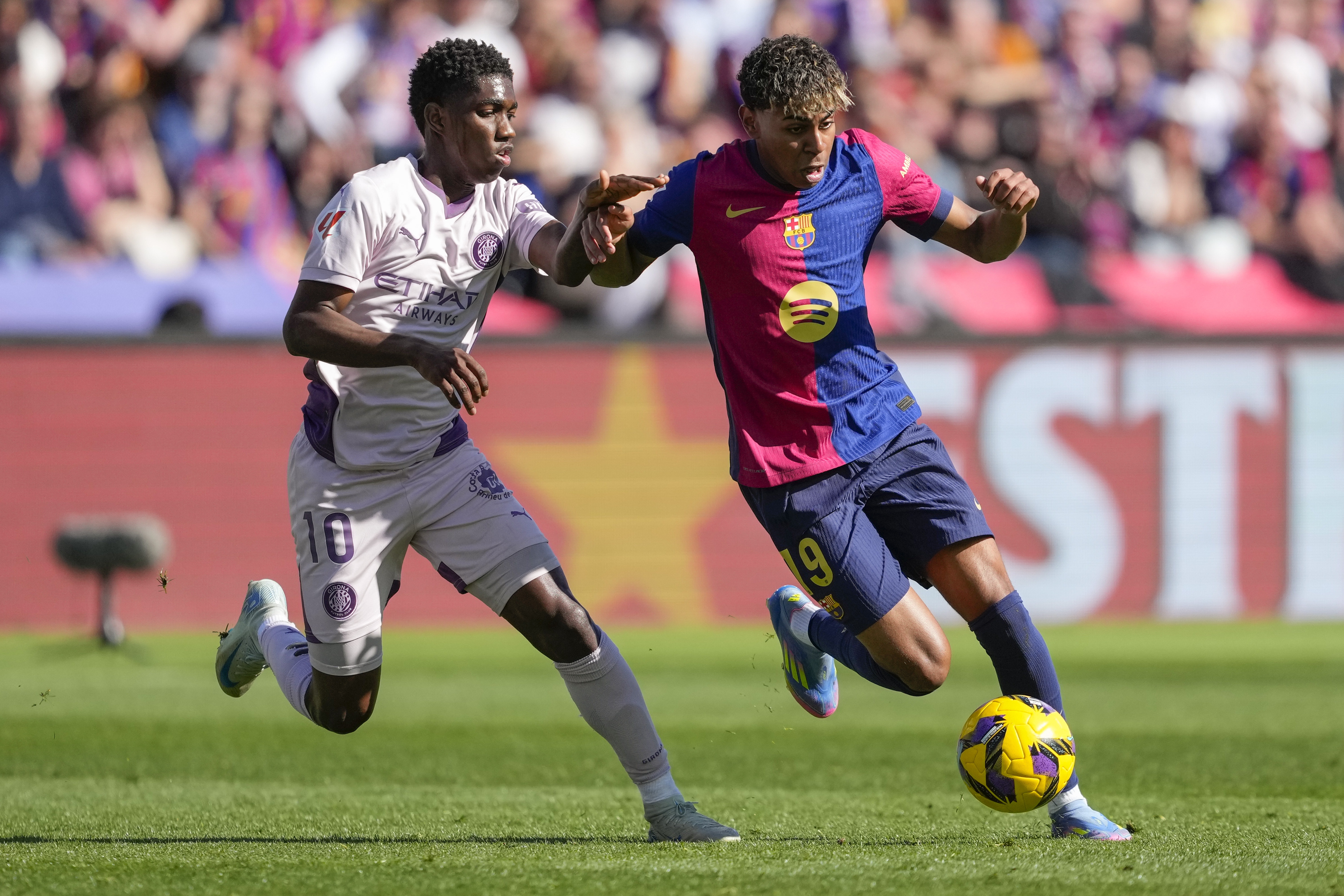 足球联赛全新一轮拉开序幕,球队备战到底 足球联赛全新一轮拉开序幕,球队备战到底