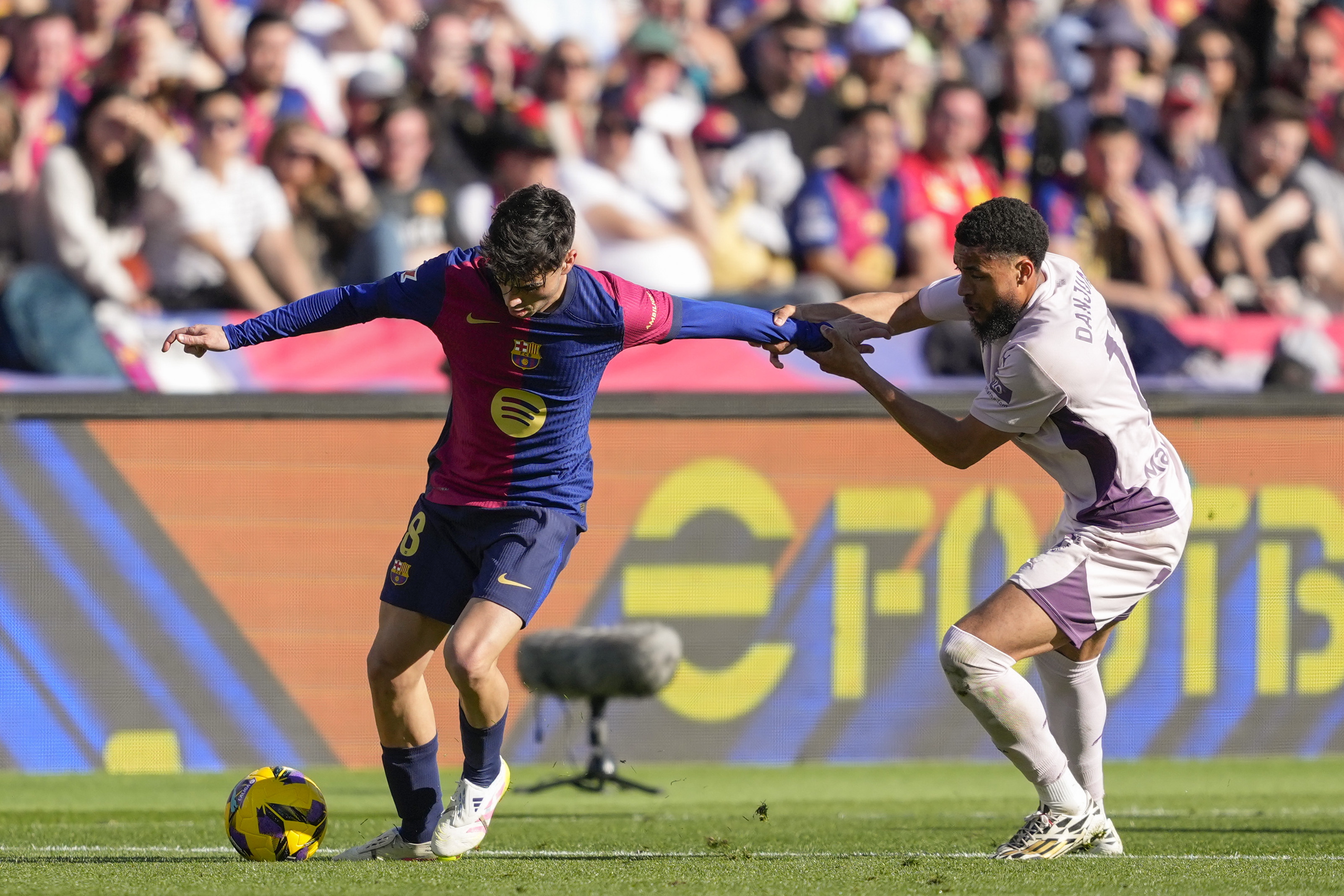 足球联赛全新一轮拉开序幕,球队备战到底 足球联赛全新一轮拉开序幕,球队备战到底