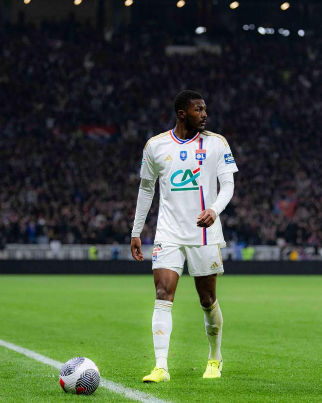 FB体育在线-斯特拉斯堡客场战平表现稳定