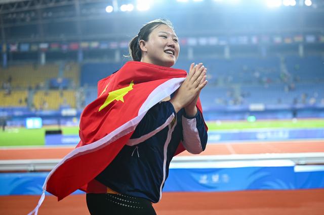 -女子田径项目中，中国选手轻松夺魁