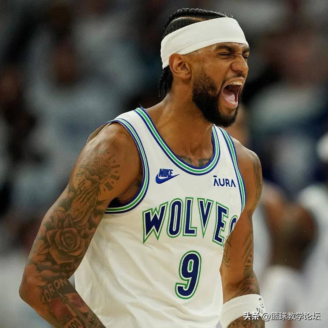 包含北雄狼球员受伤困扰球队发展的词条