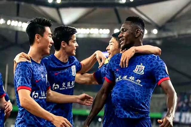 FB体育官方网站-申花球迷助威全场，助力球队奋力争胜