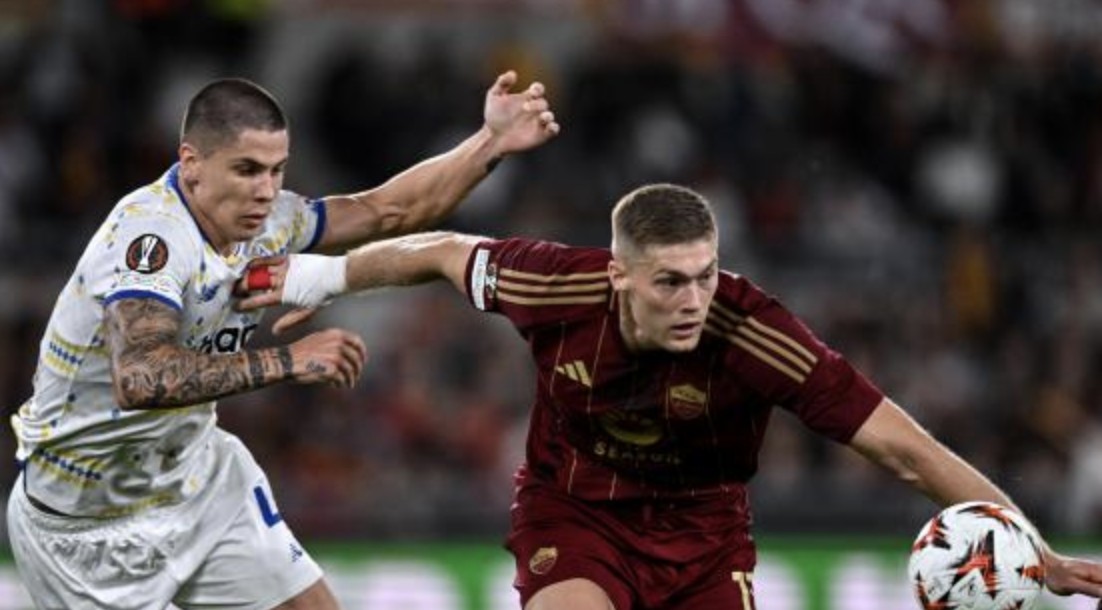 -罗马球迷热情助威，盛赞球队表现