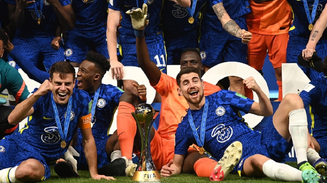 风云变幻,甲级联赛两支劲旅的较量异常激烈 风云变幻,甲级联赛两支劲旅的较量异常激烈