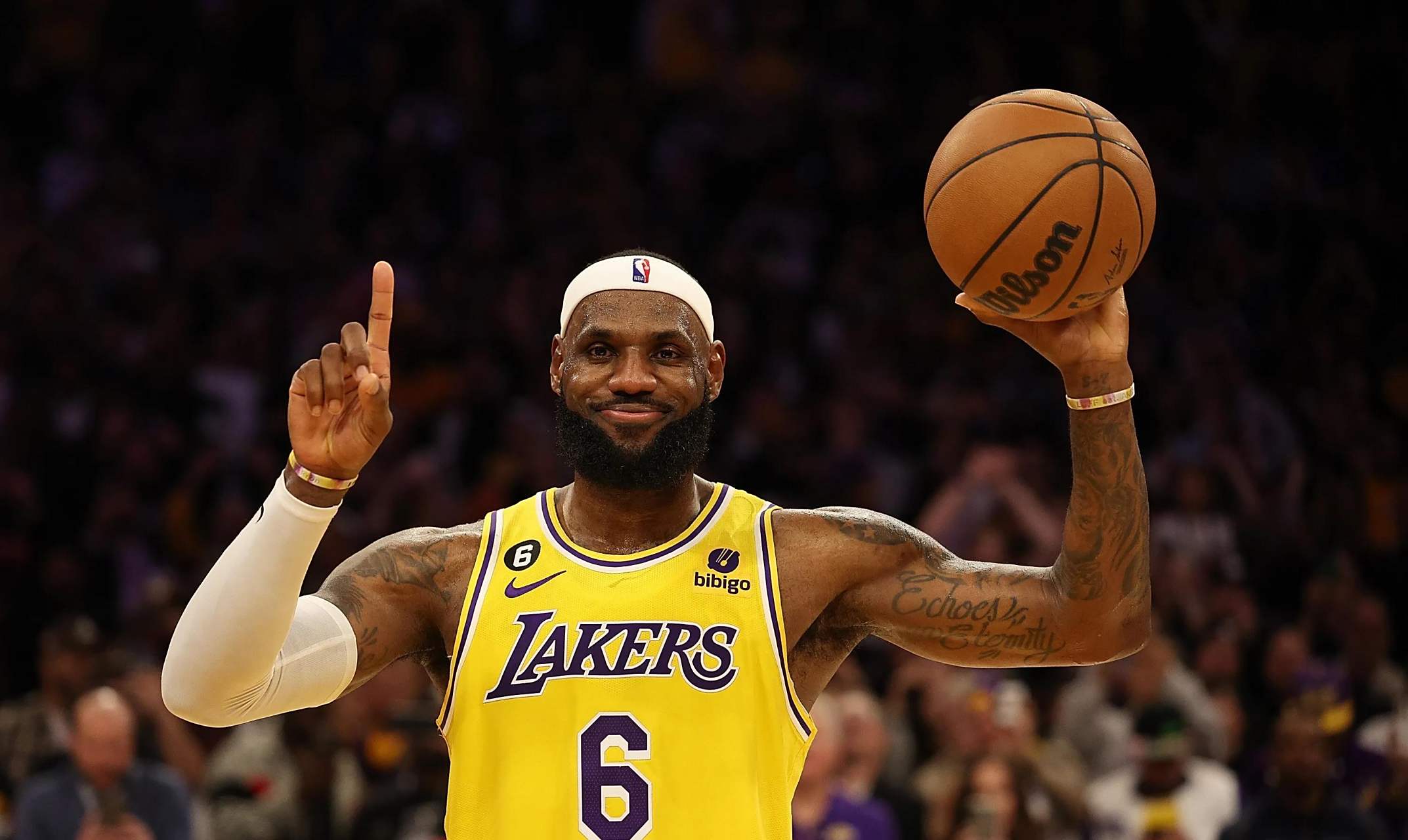 FB体育APP-湖人全队助攻，大胜勇士迎来复苏