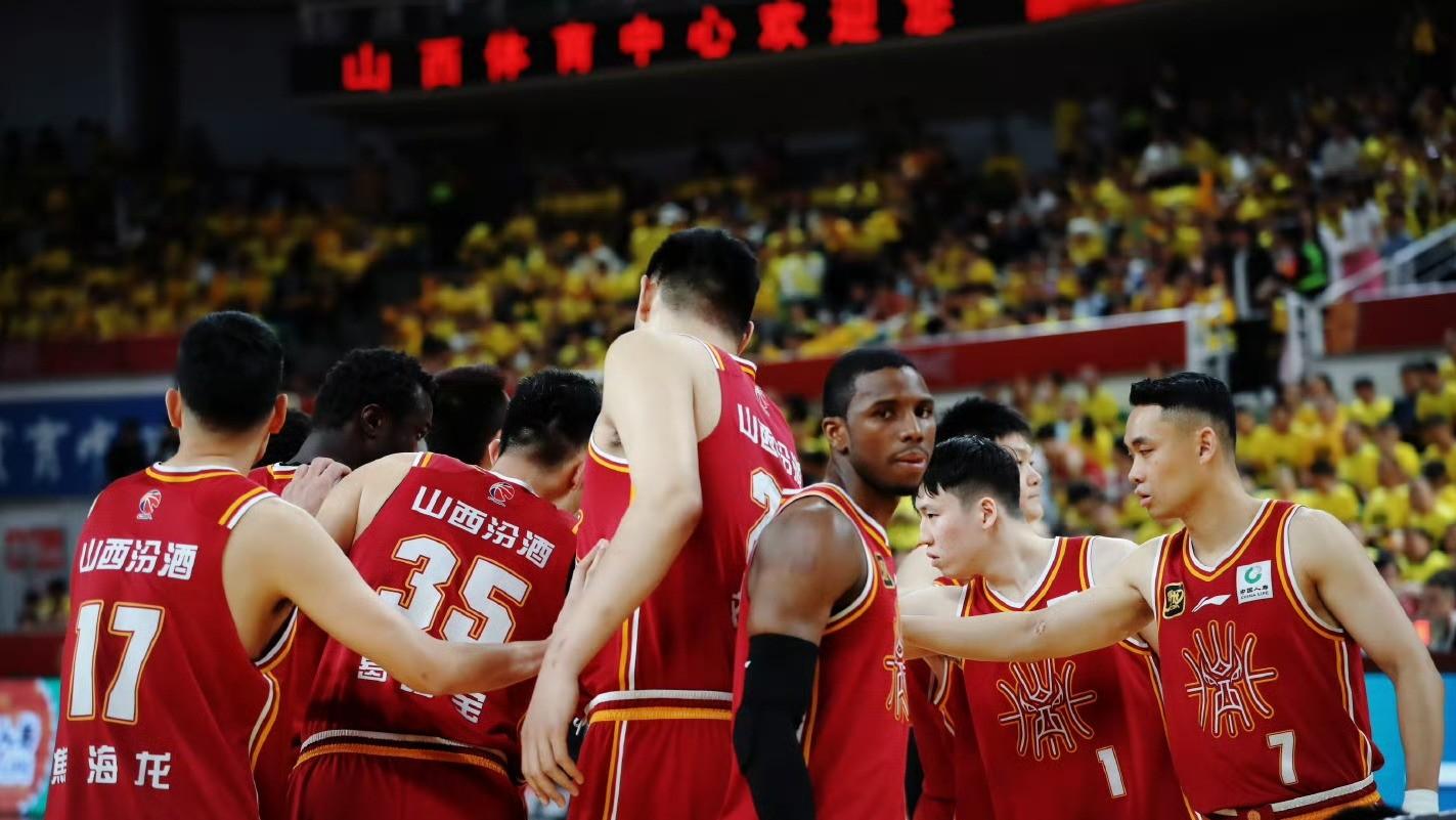 CBA联赛强队斗智斗勇，对决激烈高潮