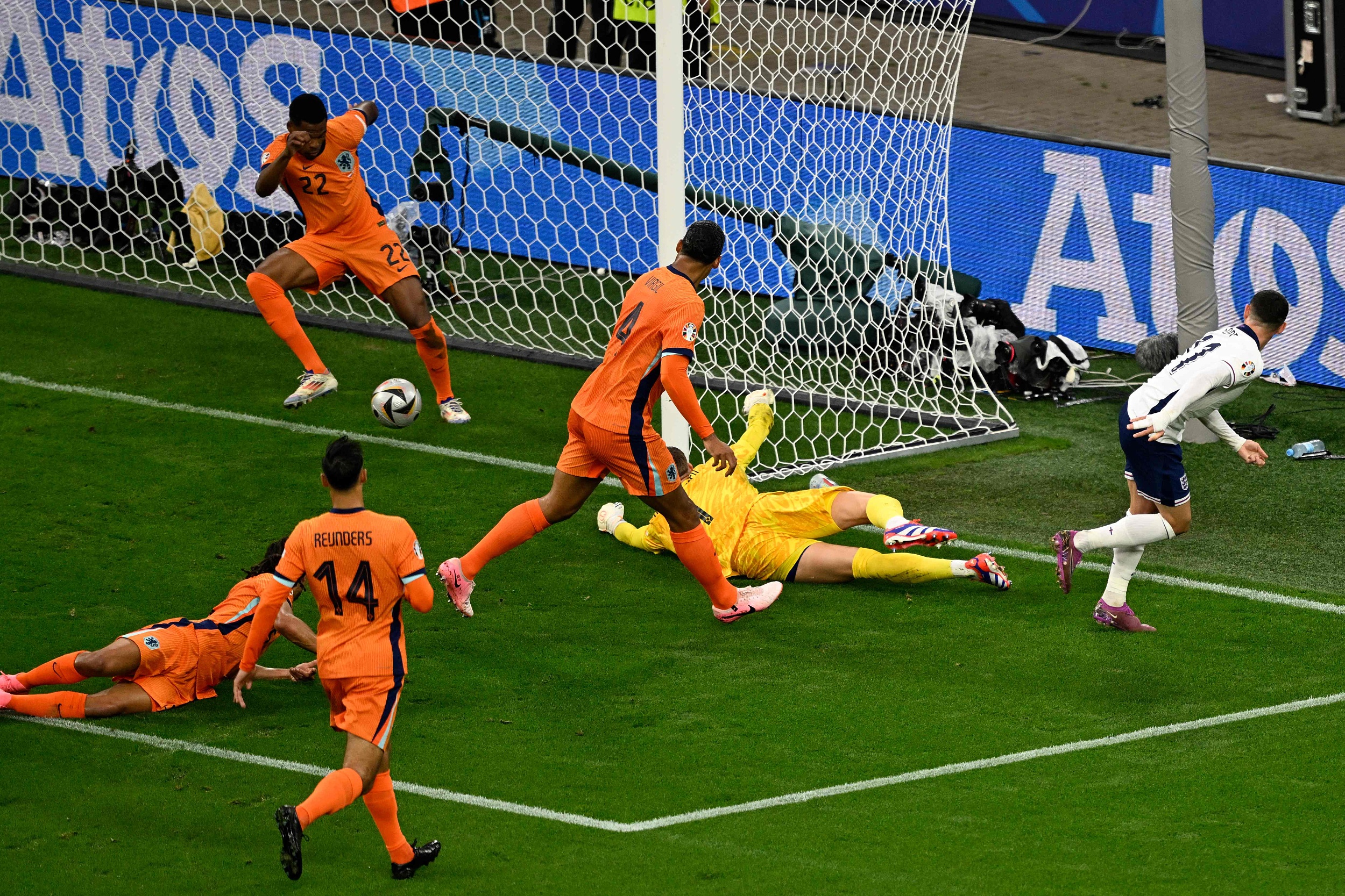 英格兰不敌挪威战败无缘晋级