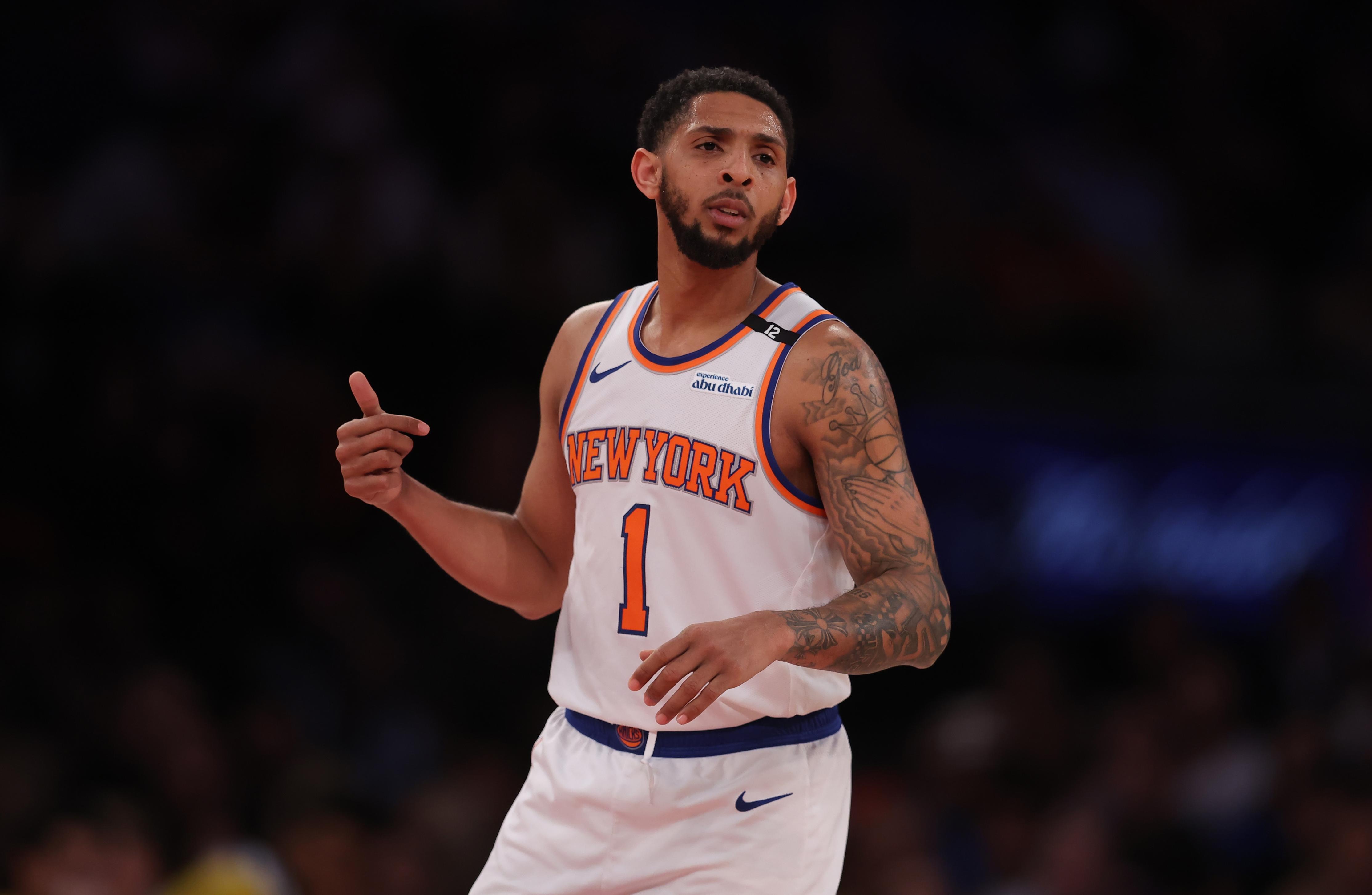 FB体育娱乐-球队新秀表现抢眼，成为场上一大亮点