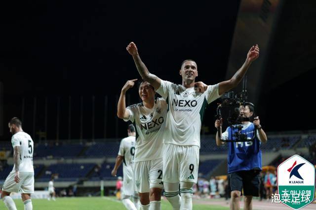 绿城士气高昂！连胜势不可挡追逐殊荣