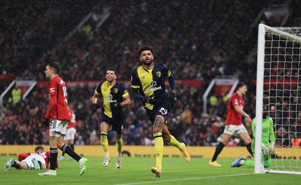 包含联赛战绩波动传统豪门遭遇处境困难的词条