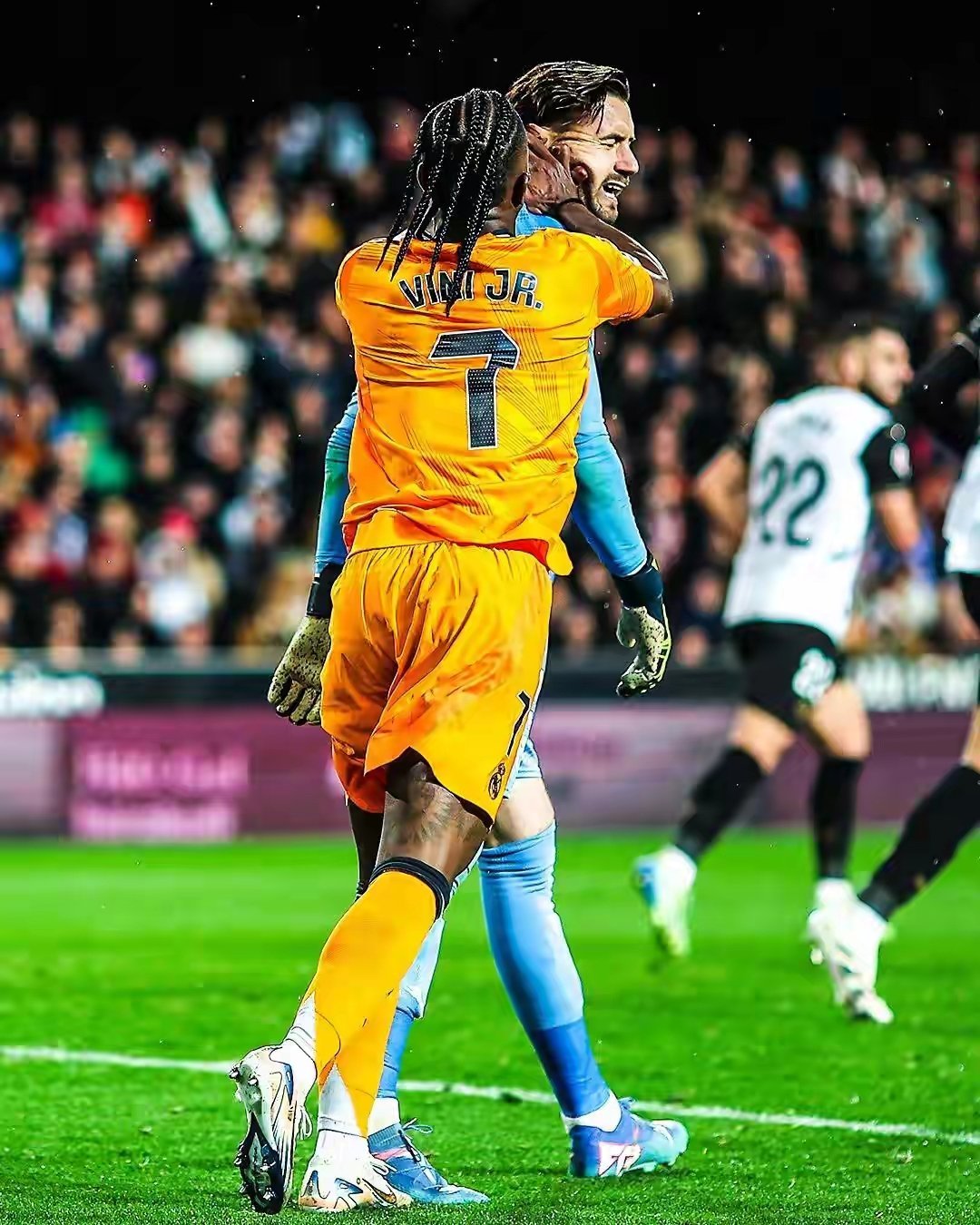 皇家马德里后卫因红牌遭停赛