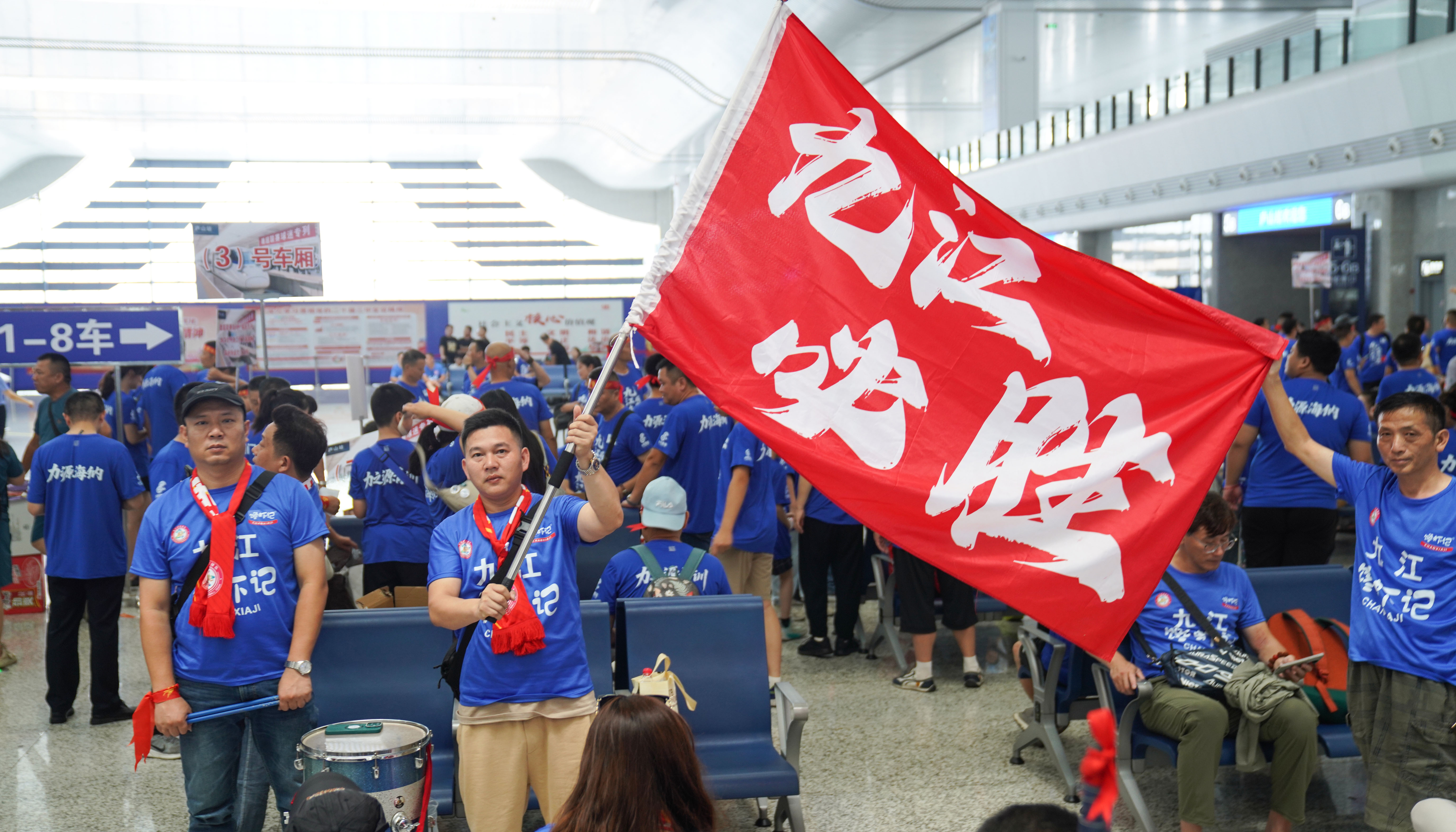 FB体育在线-包含西班牙队傲视群雄，夺得皇家杯冠军的词条