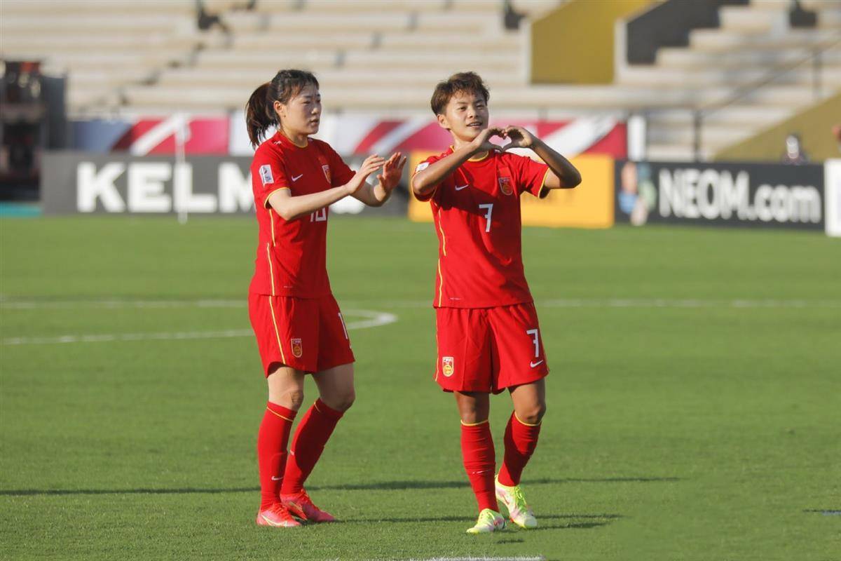 包含挪威女足后防稳固，战胜对手晋级的词条