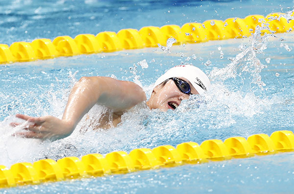 瑞士队在游泳比赛中刷新自己最佳成绩