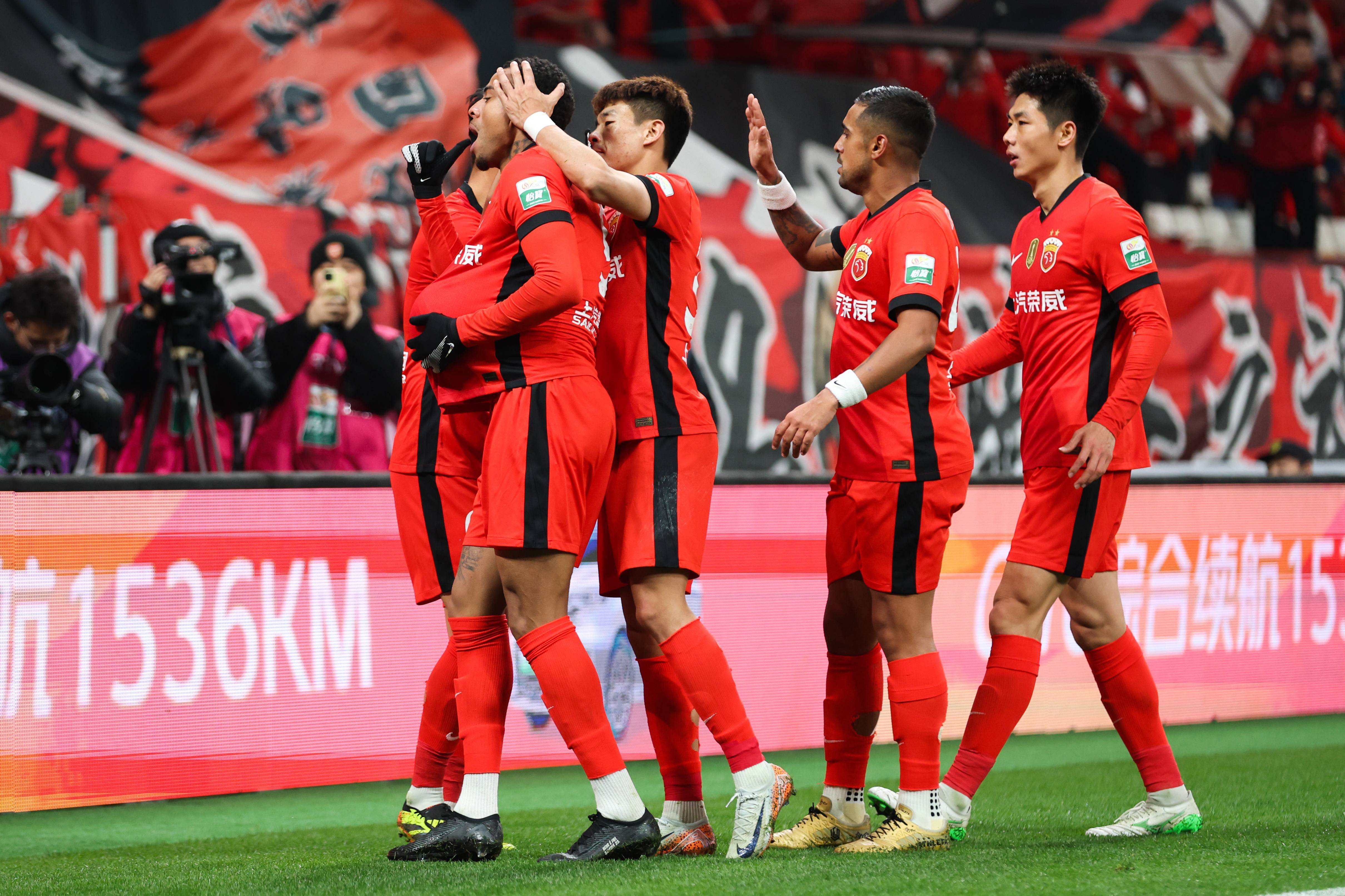 中超联赛下赛季将新增两支球队，引发球迷热议