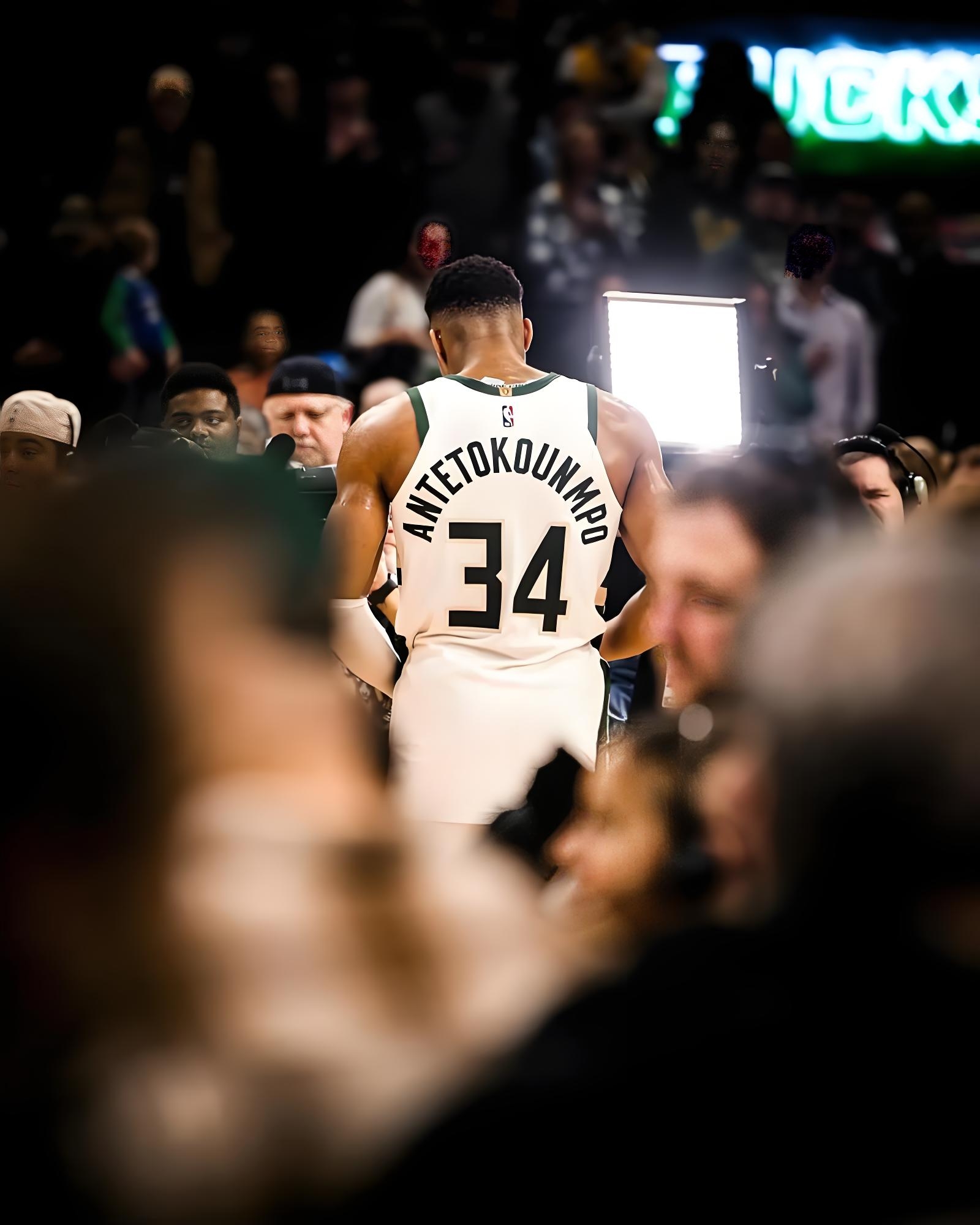 FB体育在线-雄鹿大胜快船，字母哥砍下35+10