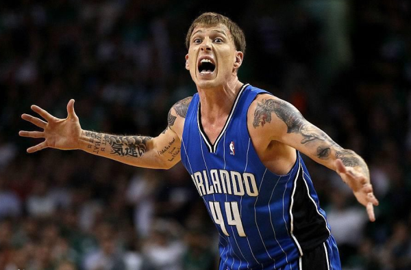 骑士遭逢公鹿反扑，诺维茨基自外线反毒素