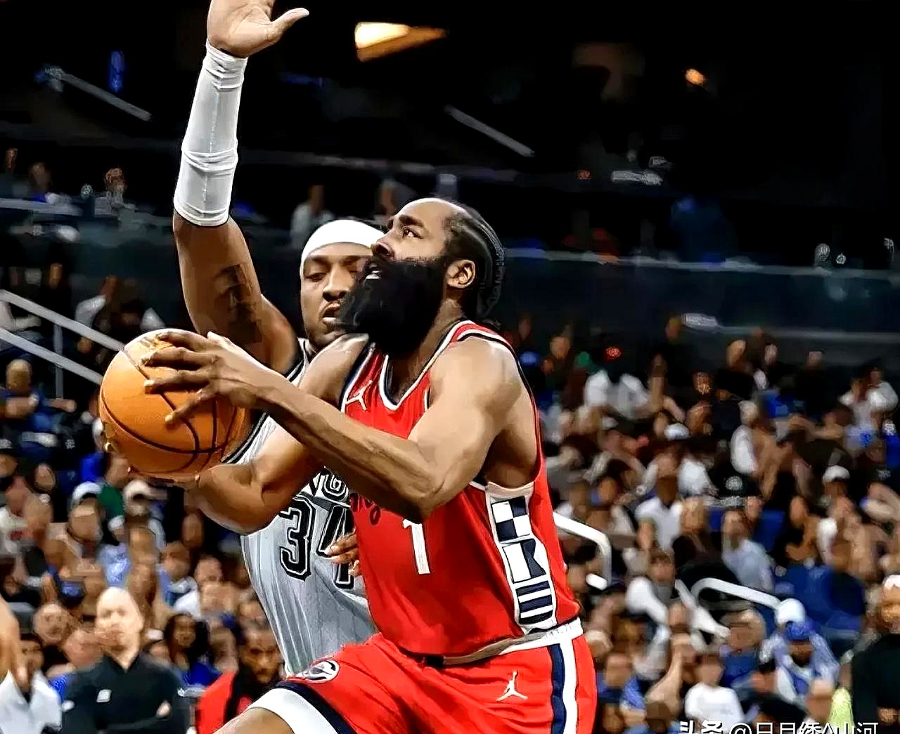 包含火箭完胜活塞，哈登再度砍下40+分的词条