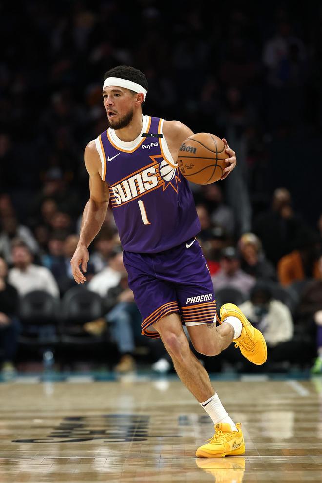 太阳客场胜爵士！布克持续高效