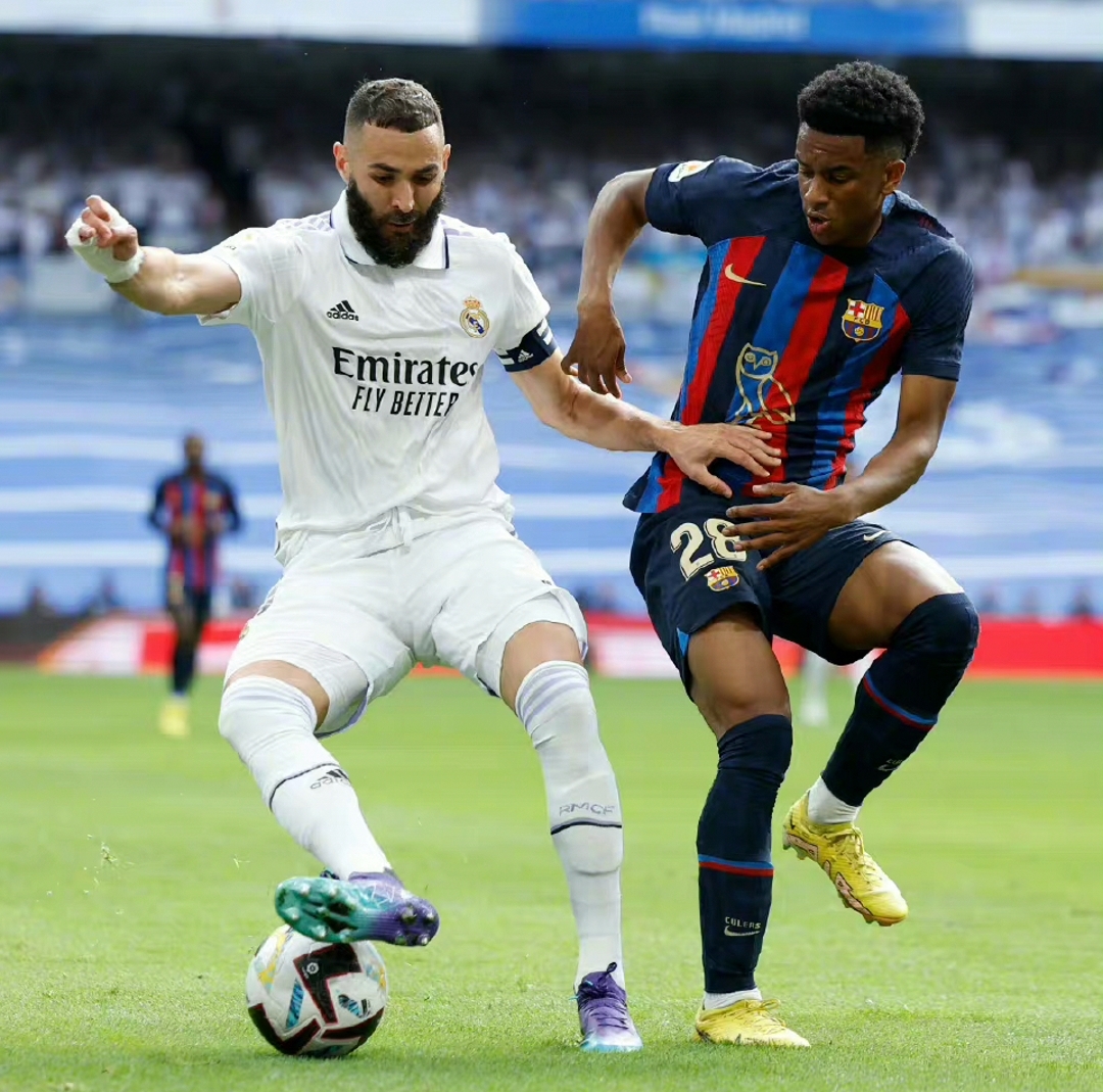 皇家马德里2-0赫罗纳：本泽马梅开二度马德里德比赢