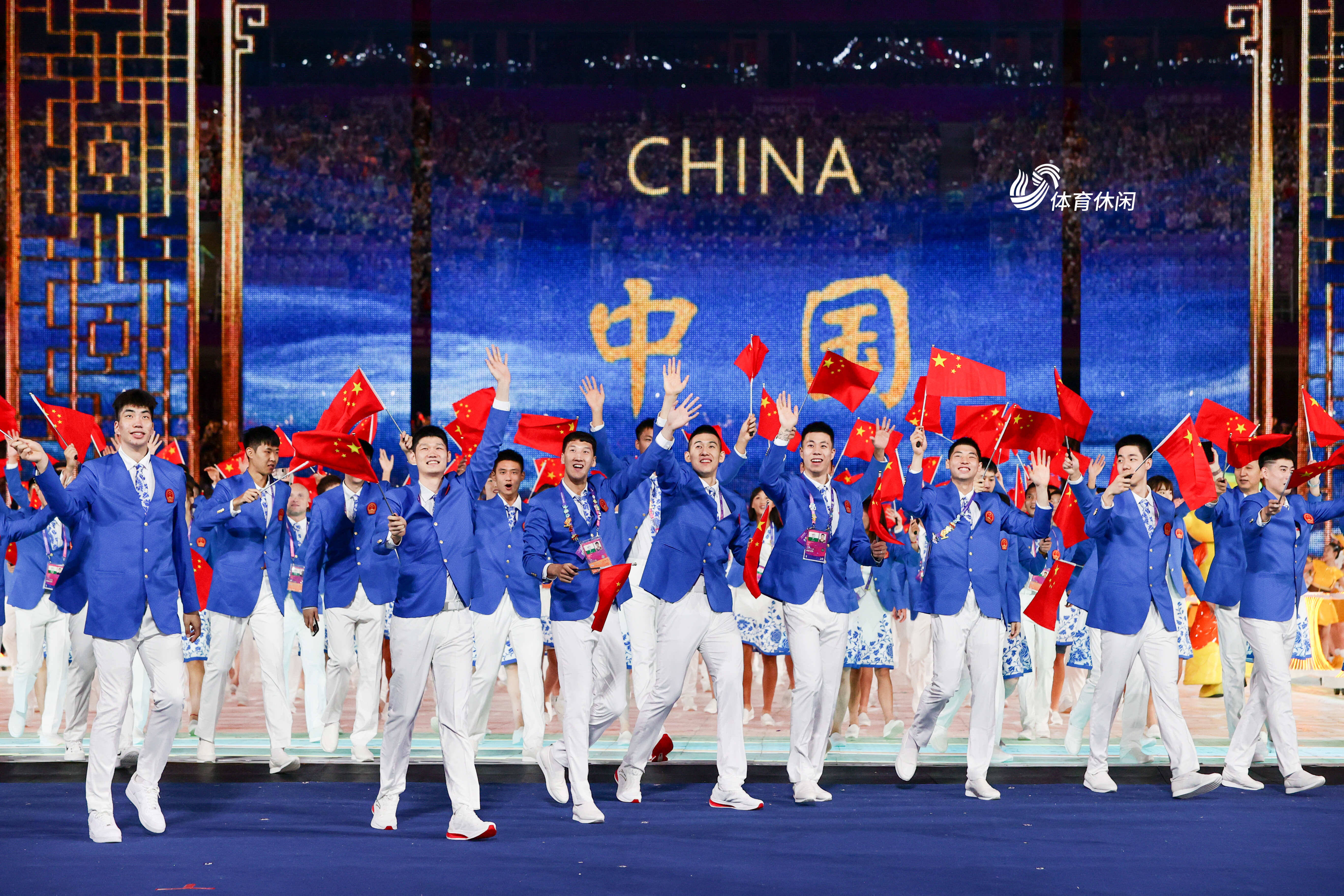 包含日本东京亚运会开幕式火爆表演，中国代表团闪耀夜空的词条