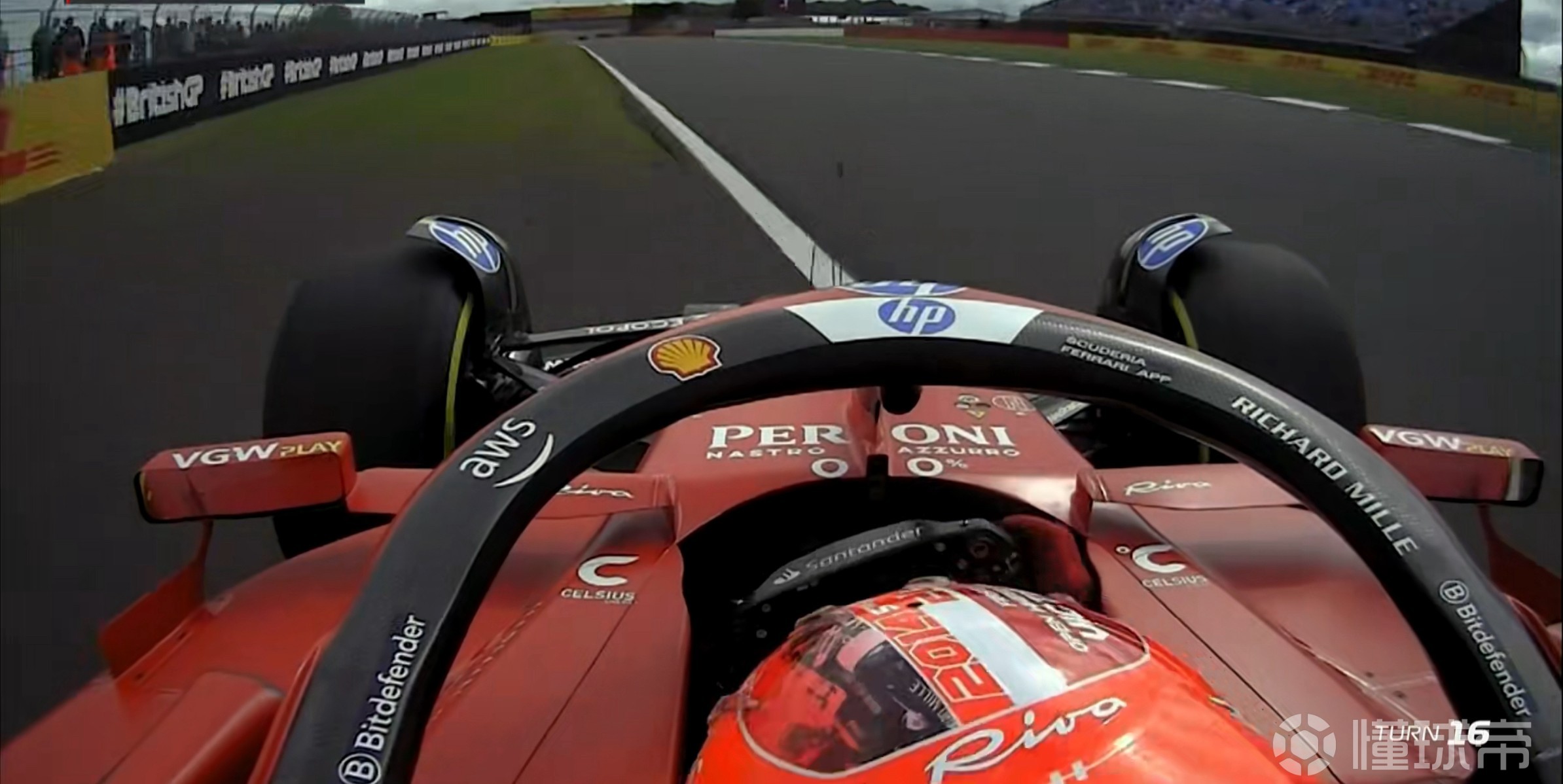 阿斯顿马丁鏖战雷诺车队，佩雷兹统治全场