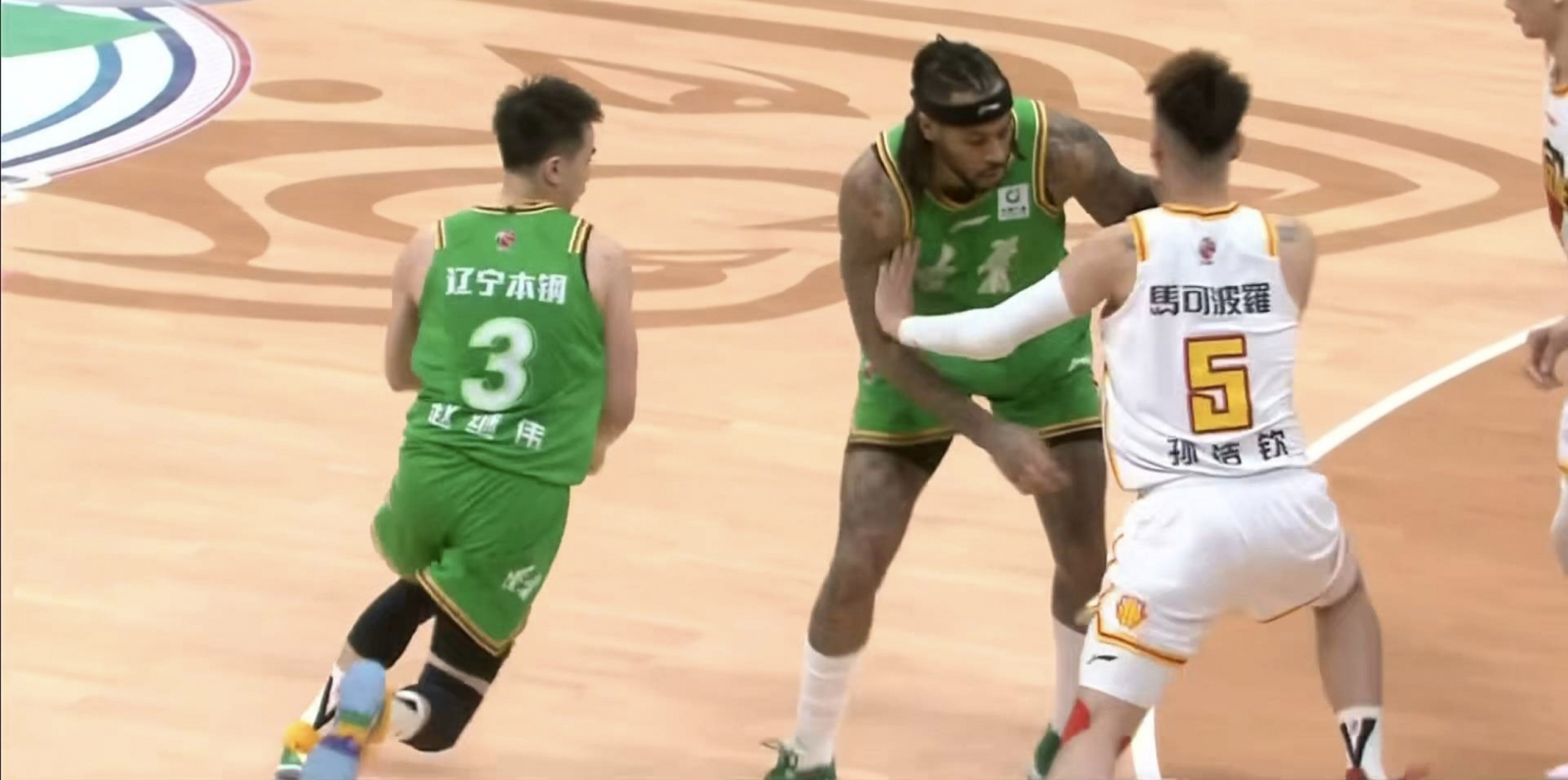 深圳队绝杀勇士，赵继伟刷新纪录